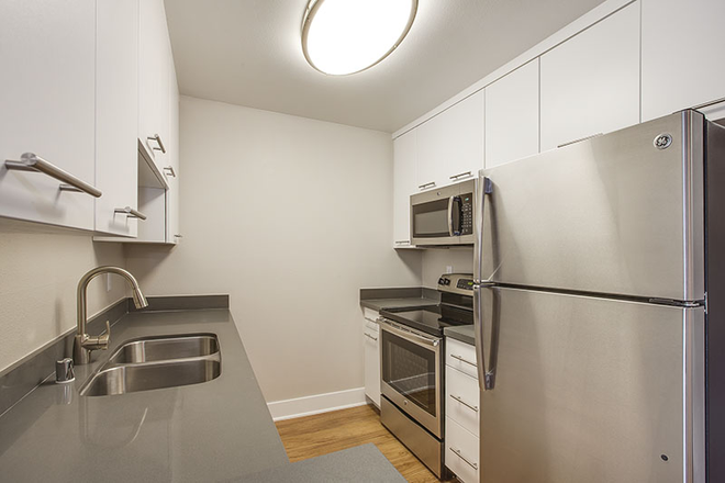 Kitchen - Villas of Pasadena Apartments