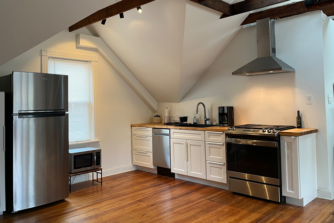 Kitchen - Spacious Luxury Triplex