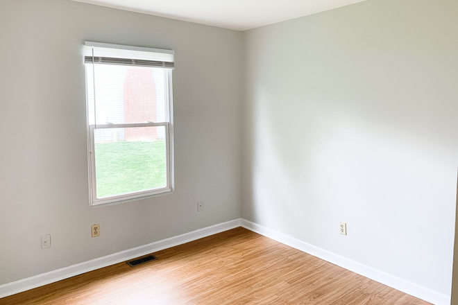 Photo - 4 Bedroom 2.5 Bath Townhouse