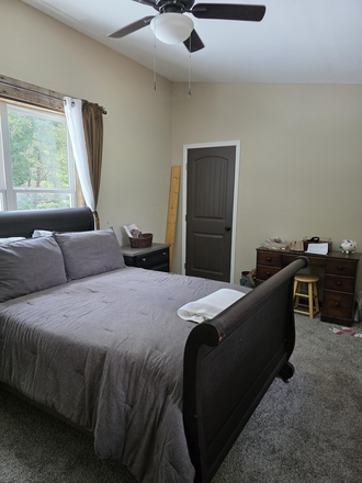 Upstairs bedroom with walk in closet, and bathroom - Mountain cabin near the Appalachian Trail Blood Mountains and Turners Corners