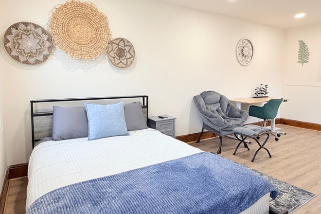 Bedroom, Suite 3 - Private Bedroom & Bath - Healthcare Workers and Medical Students - Near UMMC Townhome