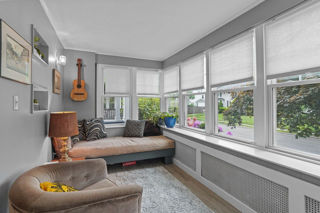 Sun Room - 3 Bedroom Home in Edgewood, Cranston, Close to Brown, RISD, Hospitals, Providence, and the bay