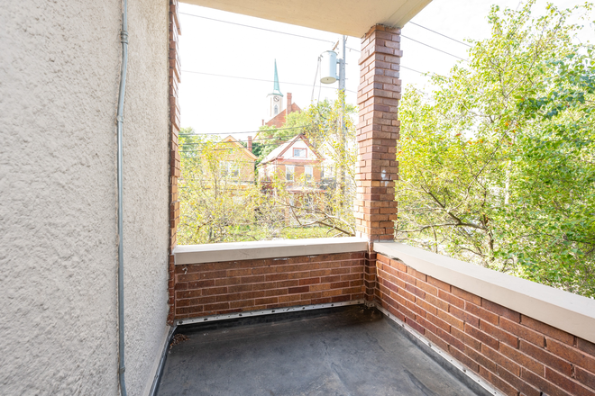 Outdoor Space - 240 E University Apartments