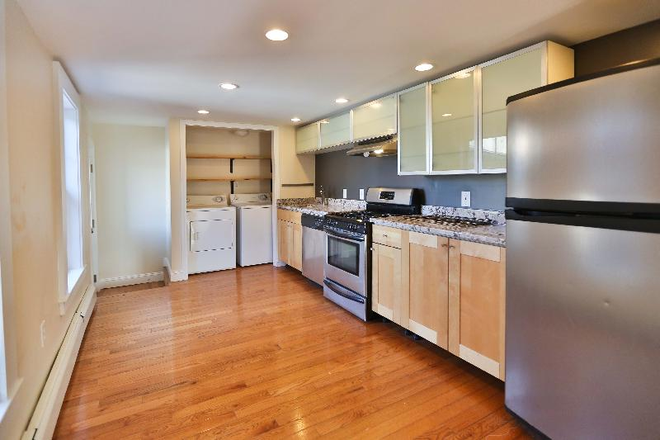Call NOW for showings! 617-236-8600 - BREMEN ST - LUXE JEFFRIES PT DUPLEX 4BR NEAR MAVERICK MBTA FOR *9/1/2025* W/ IN UNIT LNDRY, 2 BATH!