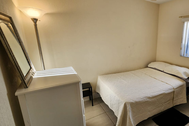 Room No. 2 - Female Student Wanted For Furnished House. Priv. & Shared Baths. Close to UM - $1,000 - 305.815.2356