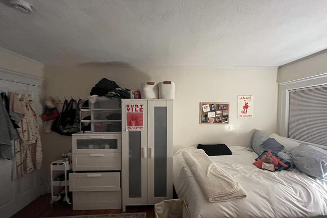 Bedroom - *SPRING SEMESTER 2026* 2 Person Bedroom on 21 Gerald Rd. House