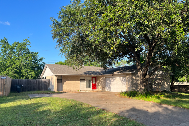 Outside Street View - Awesome in Aggieland!