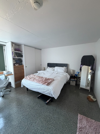 Bedroom 1 - 3 bedroom 2 bathroom apartment located in front of Charles river