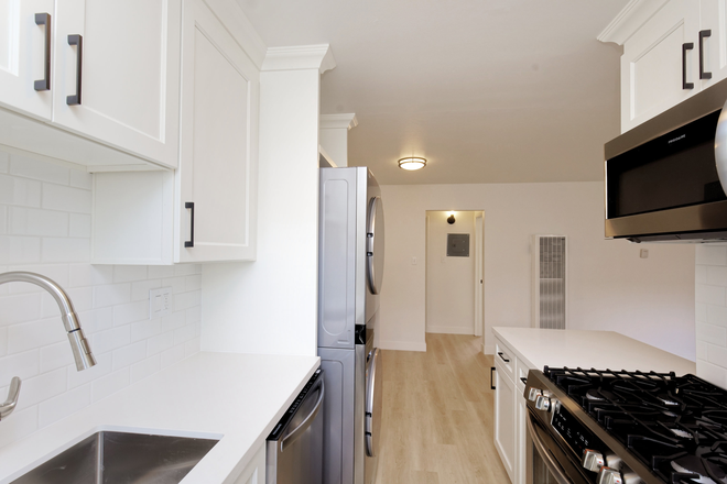 Kitchen - 1 Bed - 407 Vernon St