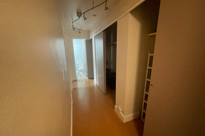 2 - AVAILABLE 4/1: 2707 Valmont Rd. #B211 Condo