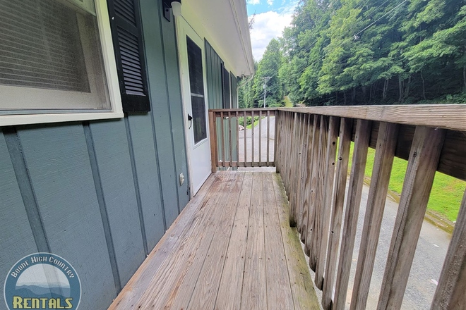  - 4bd Upper Unit In Duplex Right Off New Market And Close To ASU