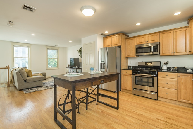 Call NOW for showings! 617-236-8550 - EUTAW ST - 3 FLR 3BR TOWNHOUSE W/ 2.5 BATH, EIK, DW, LNDRY IN UNIT, YARD & PATIO FOR *1/1/2026*