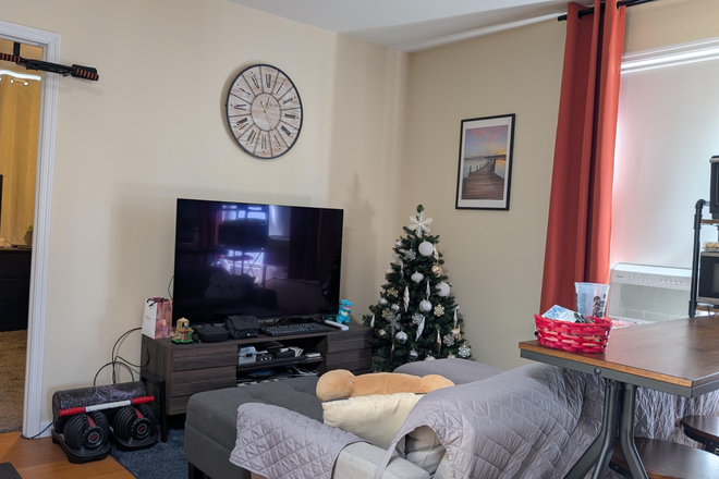 Living room - Cozy entire floor in a duplex house in Bensonhurst with an optional parking