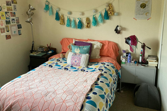 Bedroom - Cozy Furnished Room Near UMD – Ideal for Graduate Students