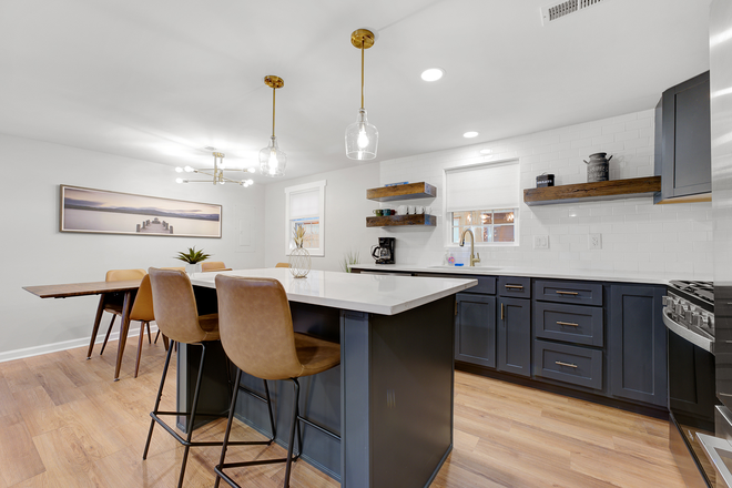 Kitchen - Spruce Bungalow Close to Park Circle House
