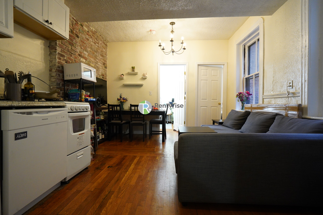 11111 - SEPT 2024-Awesome Beacon Hill 3 bed, H/HW inc, Student OK Apartments