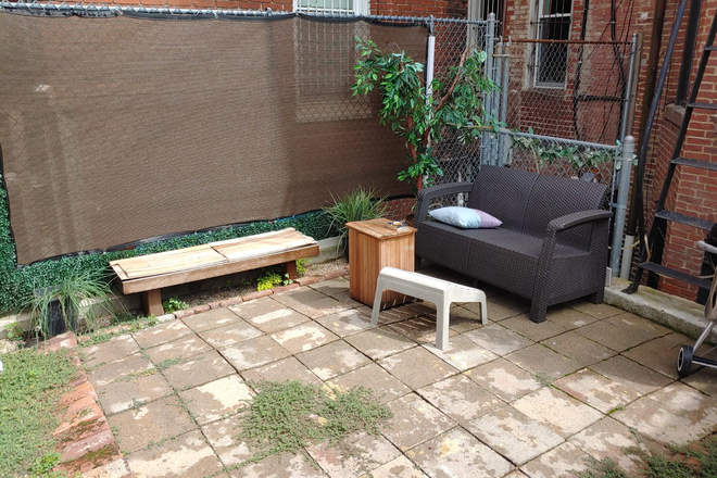  - Large, Bright, Beautiful Furnished Room in Historic Row House - 1 Block to Metro