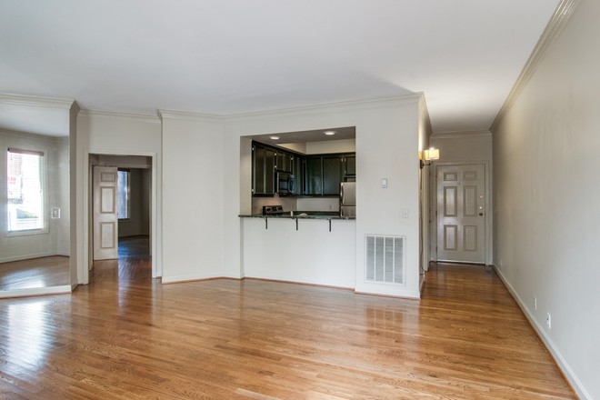 Living Space - 2 BED 1 BATH - Spacious Apartment - Hillsboro West End - Walk to Vanderbilt