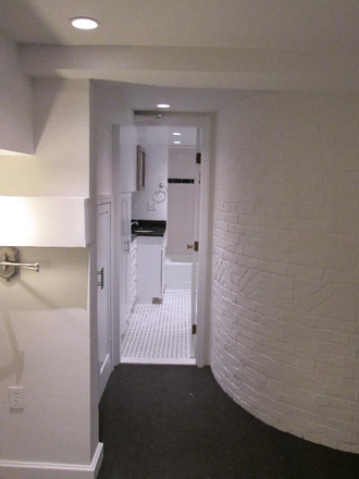 - - 1.5 BD 2BA | HOT WATER INCL | NO BROKER FEE! Apartments