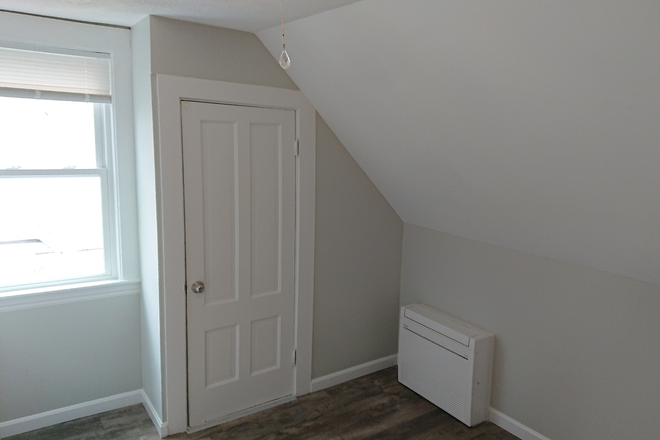 Bedroom - New Renovation - Top Floor Unit Includes Bonus Room / Office and Central Air Triplex