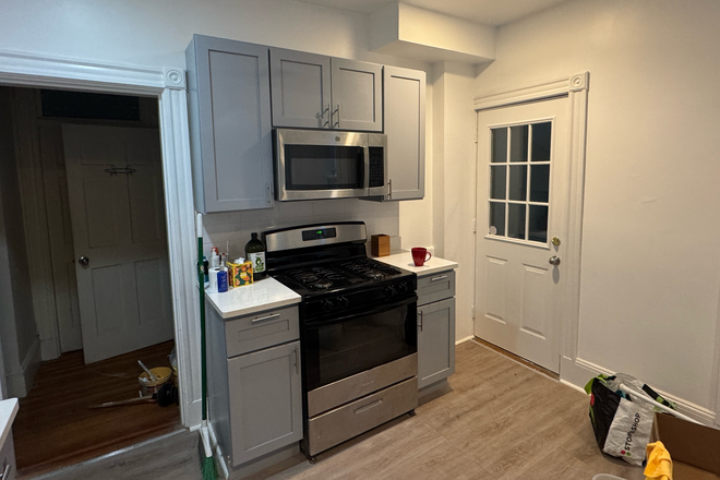 1 - SEPT 2026 - Wonderful Mission Hill 4b / 1b, Student OK! No Broker Fees! Apartments