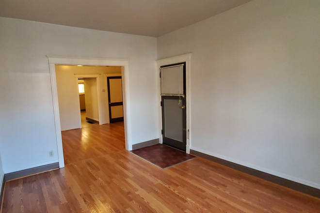 Living room and Dinning room - $945 large one bedroom apt. walk to wash u metro link and Delmar loop with shuttle down the s