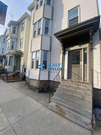 Exterior - Cozy 3-bedroom on Tremont! Cozy!!