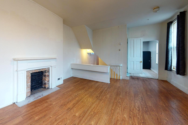 Interior - 26 W. Hollister- 5 Bedroom 3.5 Bathroom Home!