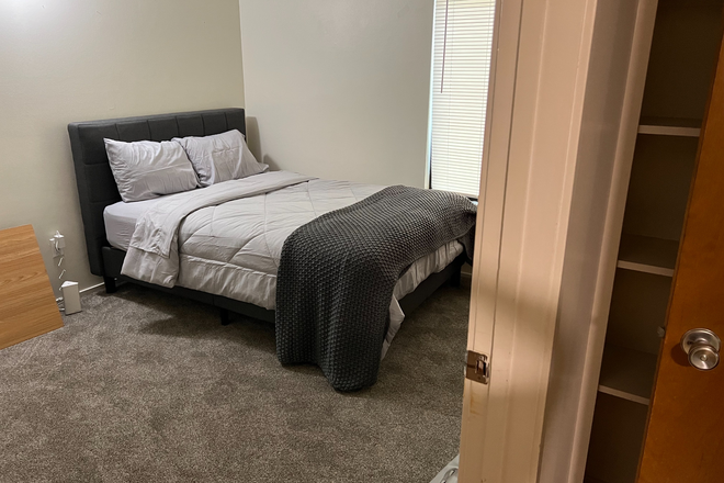 2nd bedroom - Fully furnished 2 bed, 1 bath condo walking distance to the U.