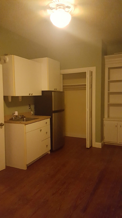 Kitchenette - Studio Apartment on Colonial Lake