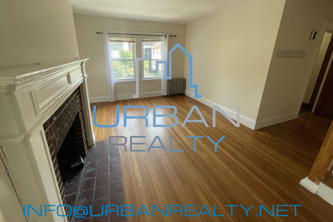 Living Room - **AVAILABLE AUG 24/2025** LARGE 7 BED 2 BATH ON RADNOR - OFF STREET PARKING AVAIL - WALK TO CAMPUS!! Apartments