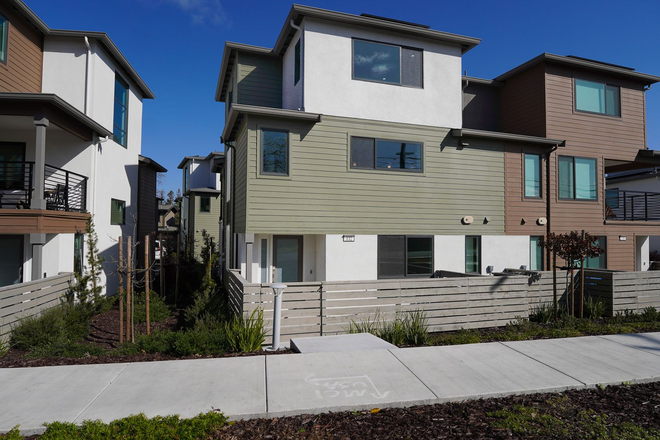  - Beautiful Walnut Creek Townhome!