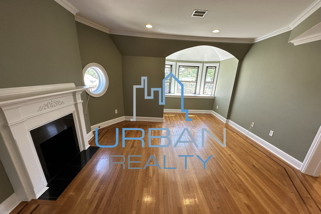 LIVING ROOM - AVAILABLE AUG 1/2025  ** LARGE 2 BED IN PERFECT LOCATION  **  UPDATED KITCHEN AND BATH