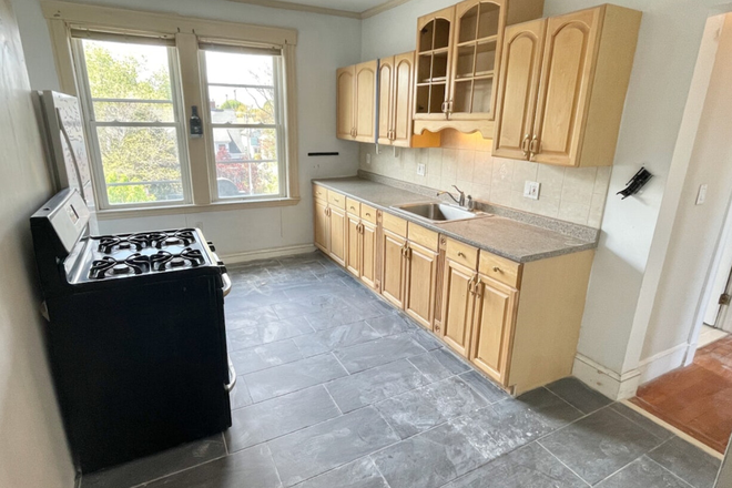 Call NOW for showings! 617-236-8550 - ALLSTON ST - RENOVATED FLR THRU 4BR FOR *8/1/2026* W/ STORAGE, IN UNIT W/D, DECK, RNTL PRKNG, 2 BATH Apartments