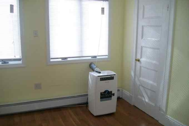 living - No feetop floor, sunny, spacious, Kendall, MIT, redline, Apartments