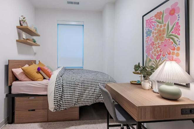Room with Desk - Victory On Salisbury Apartments