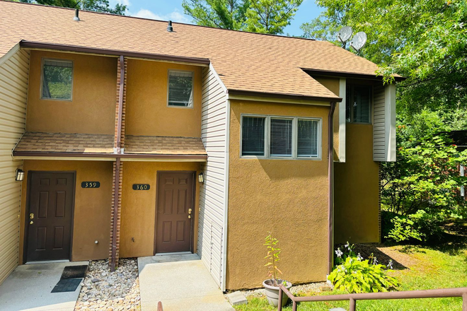  - 3 Bedroom 2.5 Bath Townhouse