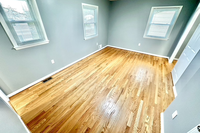Huge master suite! - 5 HUGE MASTER SUITES! GOURMET KITCHEN! LUXURY BATHS! NEW RENOVATION! FREE PARKING! AUG 2026!