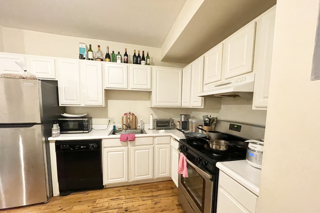 Kitchen - 2 bed 1 bath in amazing location for amazing price!! Apartments