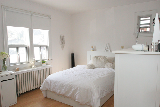 Bedroom - 3 bedroom south facing apartment on Harbord street