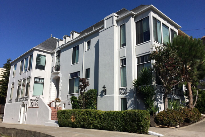  - Beautiful And Spacious 1 Bedroom Condo Unit Near Lake Merritt! **And A HOLIDAY SPECIAL!