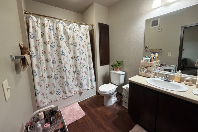 Bathroom - Private Room with Bathroom for rent Apartments