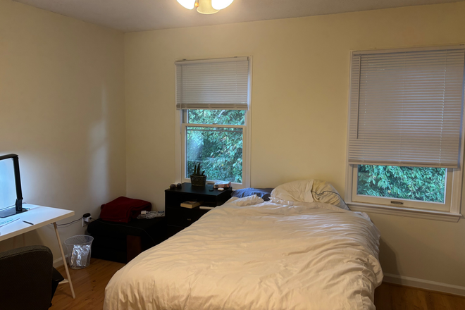 Private room - 2 bed 2.5 bath townhome