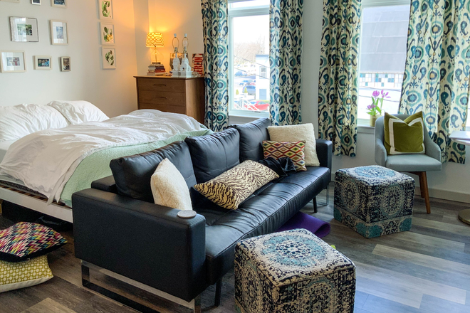 living space - 180 Telford St - NO BROKER FEE!! IN UNIT LAUNDRY