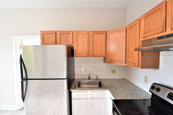 Kitchen - House Close to Campus on the Hill