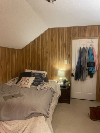 Bedroom - Furnished bedroom in shared home for female-Charlton St-Princeton