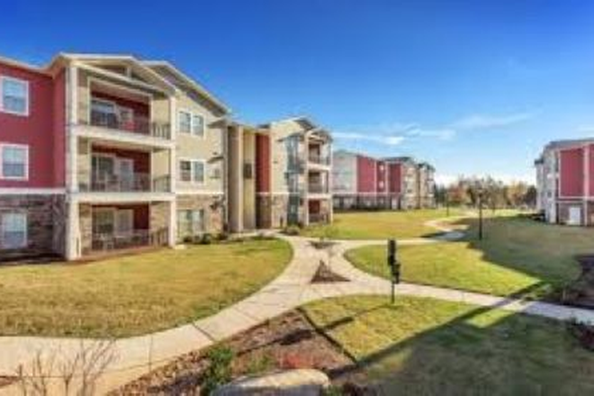 Complex - Yugo college Downs Apartments