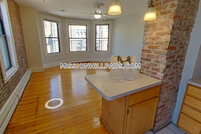 Living Room - Available 9/1/2025! 3 Bed 2 Bath Apartment on Tremont St.! Close Proximity to NEU Campus
