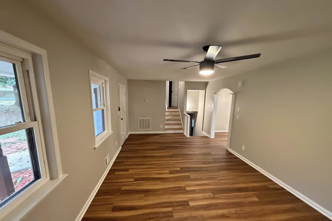 Living Room - 5 Beds 3 Baths - House (Two Rooms Available)