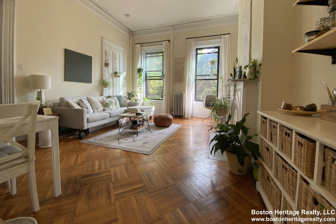 1 - NO BROKER FEE !!!! SUNNY 1 bed on Tremont St with heat/hot water included Apartments